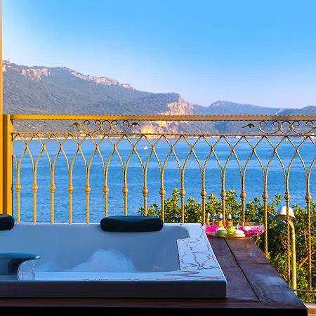 Noel Baba Hotel Kaş